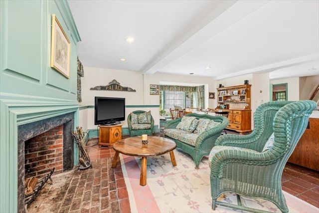 102 Central St, Hingham, MA 02043