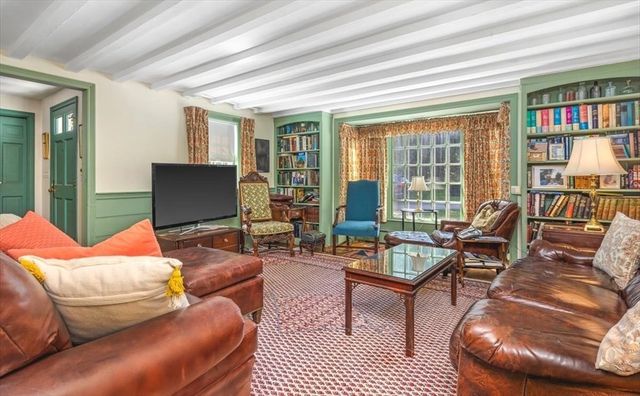 102 Central St, Hingham, MA 02043
