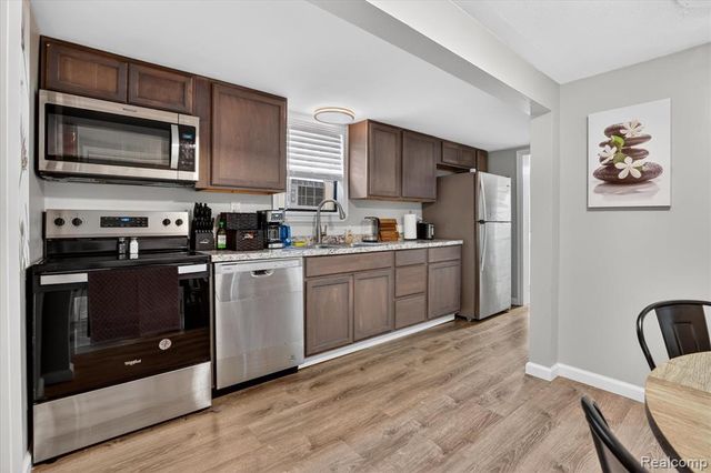 986 Pine Road, Bay City, MI 48706