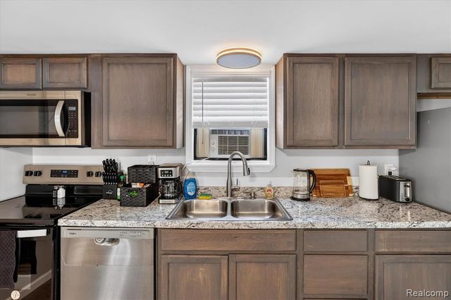 986 Pine Road, Bay City, MI 48706