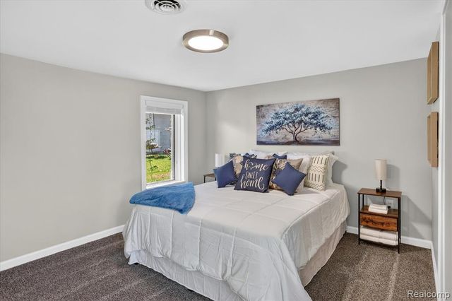 986 Pine Road, Bay City, MI 48706