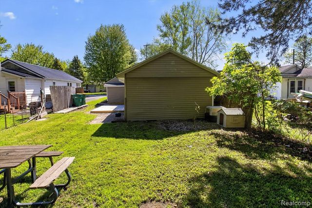 986 Pine Road, Bay City, MI 48706