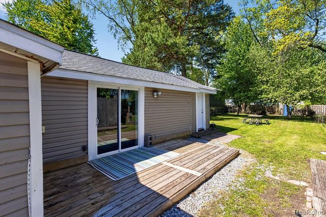 986 Pine Road, Bay City, MI 48706