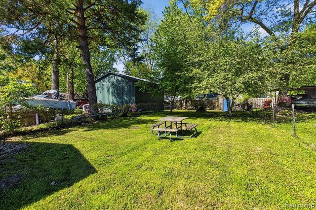 986 Pine Road, Bay City, MI 48706