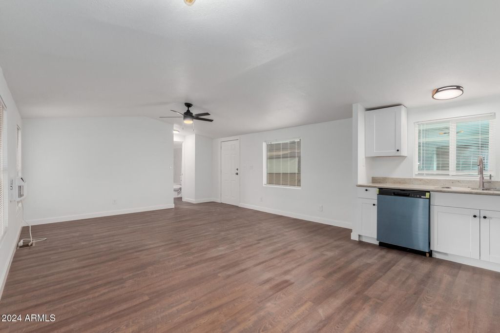 300 W LOWER BUCKEYE Road 26, Avondale, AZ 85323 — photo 5