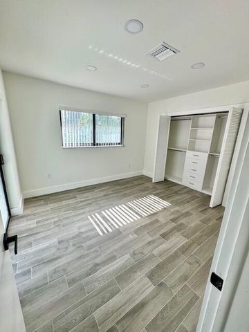 14th SW Place Place 200, Boca Raton, FL 33432