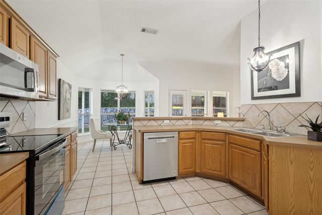 2014 Country Brook Drive, Weatherford, TX 76087