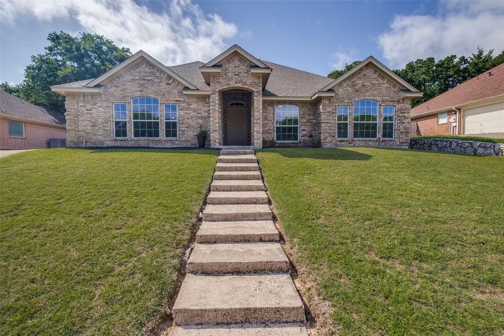 2014 Country Brook Drive, Weatherford, TX 76087