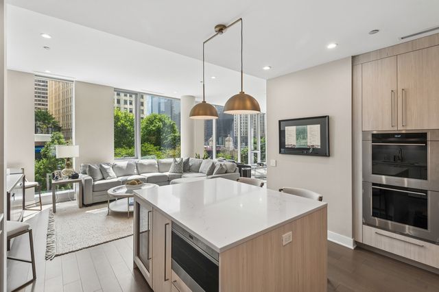 403 N Wabash Avenue 3A, Chicago, IL 60611