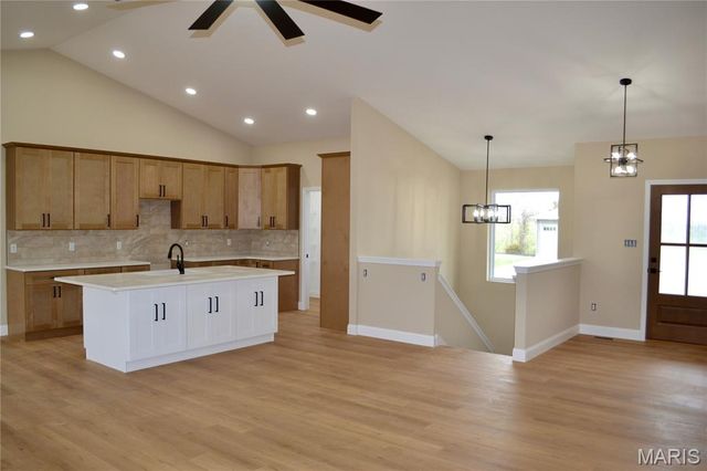 824 Barclay Drive, Farmington, MO 63640