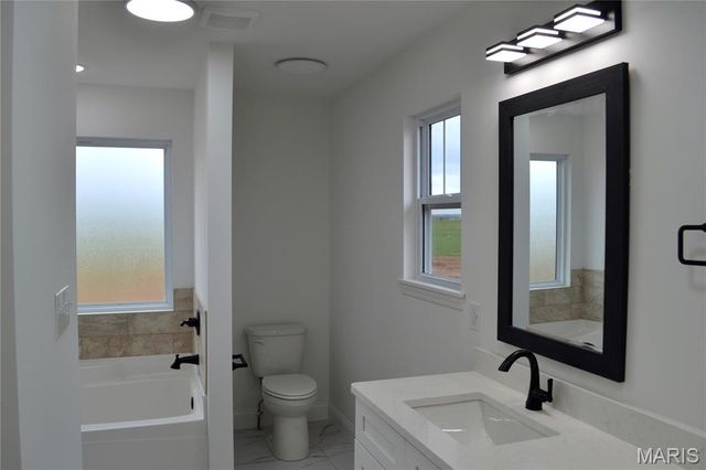 824 Barclay Drive, Farmington, MO 63640