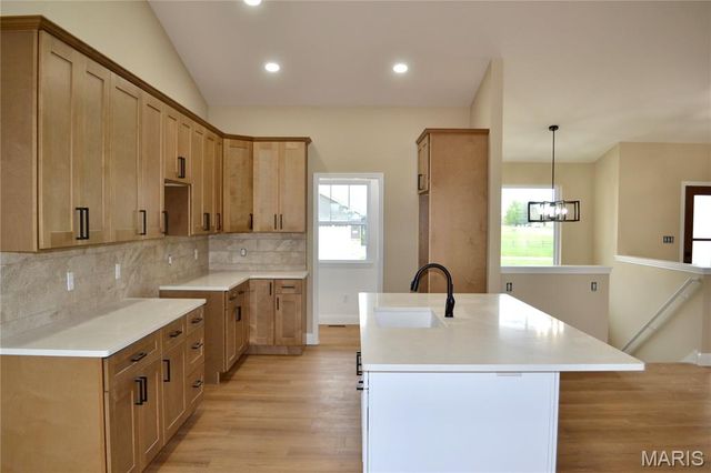 824 Barclay Drive, Farmington, MO 63640