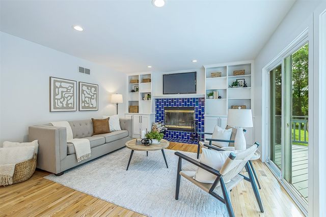 3999 Edmonton Court, Ann Arbor, MI 48103