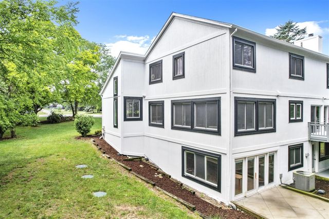 3999 Edmonton Court, Ann Arbor, MI 48103