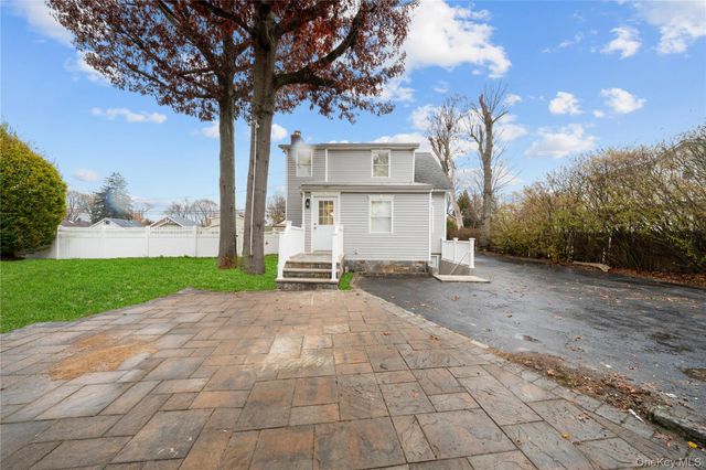 36 W 19th Street, Huntington Station, NY 11746