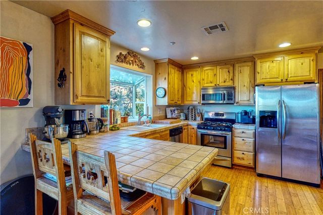 863 Grass Valley, Lake Arrowhead, CA 92352