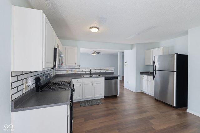 2895 Hearthside Drive, Greenwood, IN 46143