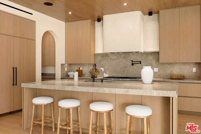 1621 S Garth Avenue, Los Angeles, CA 90035