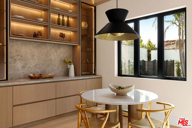 1621 S Garth Avenue, Los Angeles, CA 90035