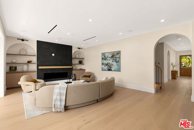 1621 S Garth Avenue, Los Angeles, CA 90035