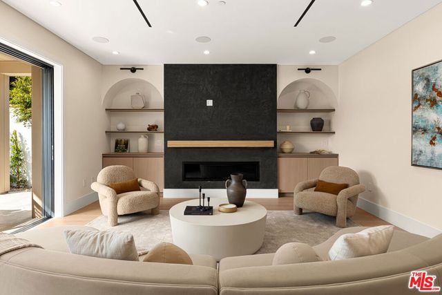 1621 S Garth Avenue, Los Angeles, CA 90035