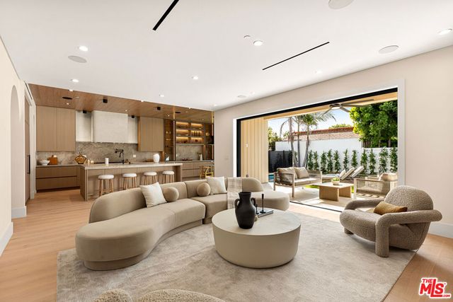 1621 S Garth Avenue, Los Angeles, CA 90035