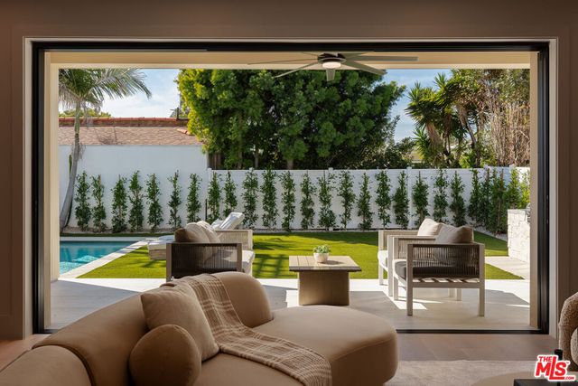 1621 S Garth Avenue, Los Angeles, CA 90035