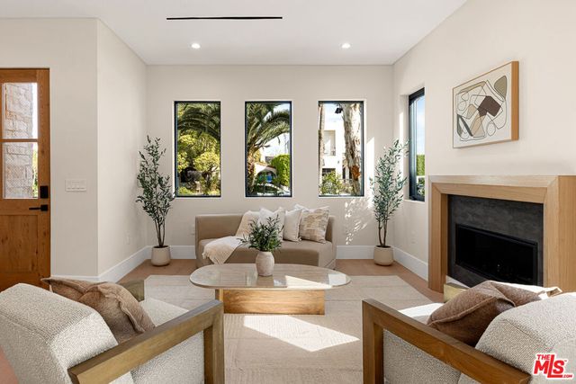 1621 S Garth Avenue, Los Angeles, CA 90035