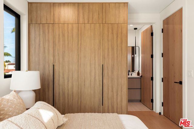 1621 S Garth Avenue, Los Angeles, CA 90035