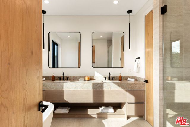 1621 S Garth Avenue, Los Angeles, CA 90035