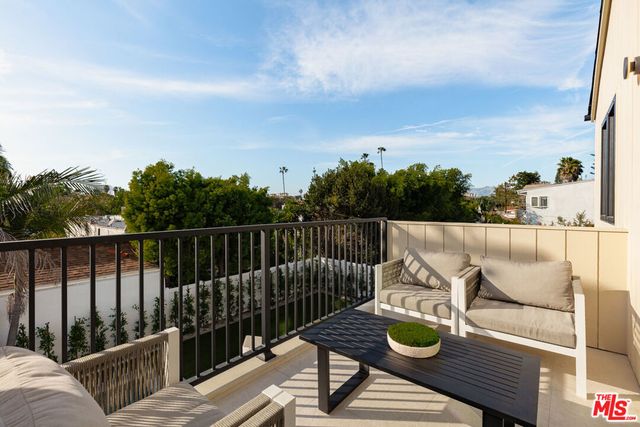 1621 S Garth Avenue, Los Angeles, CA 90035