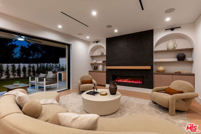 1621 S Garth Avenue, Los Angeles, CA 90035