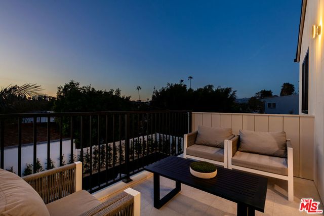 1621 S Garth Avenue, Los Angeles, CA 90035