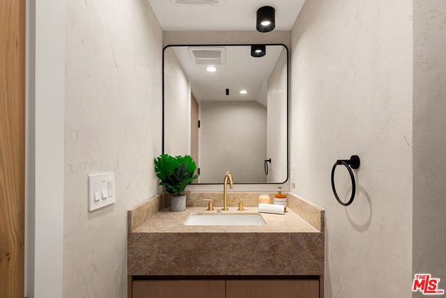 1621 S Garth Avenue, Los Angeles, CA 90035