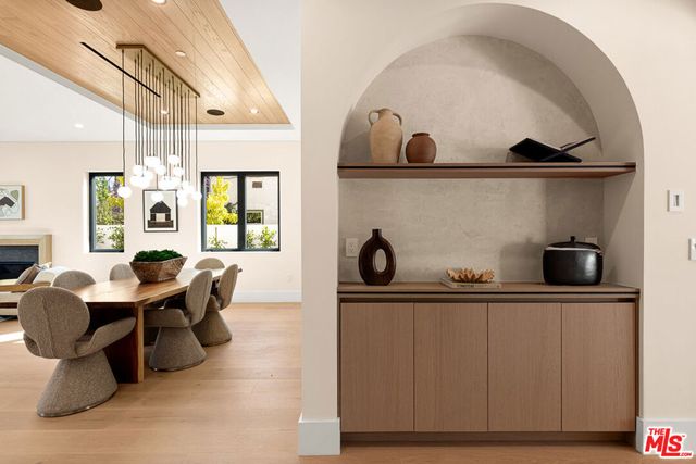 1621 S Garth Avenue, Los Angeles, CA 90035