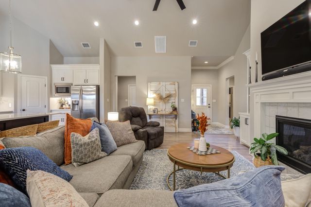 135 Calvin Drive, Wolfforth, TX 79382