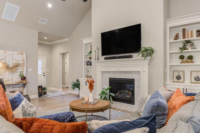 135 Calvin Drive, Wolfforth, TX 79382