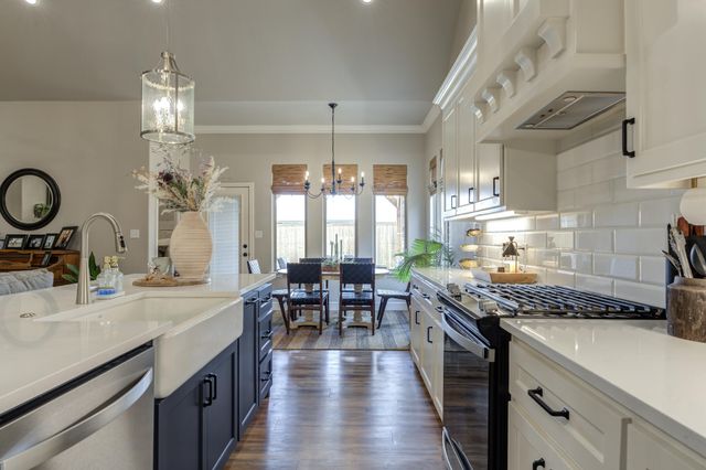 135 Calvin Drive, Wolfforth, TX 79382