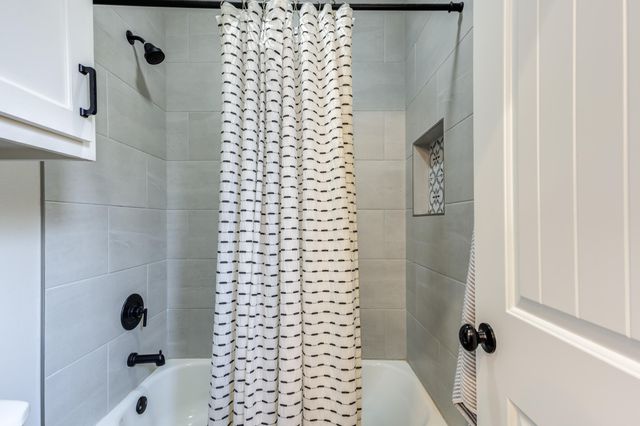 135 Calvin Drive, Wolfforth, TX 79382