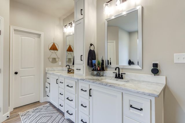 135 Calvin Drive, Wolfforth, TX 79382