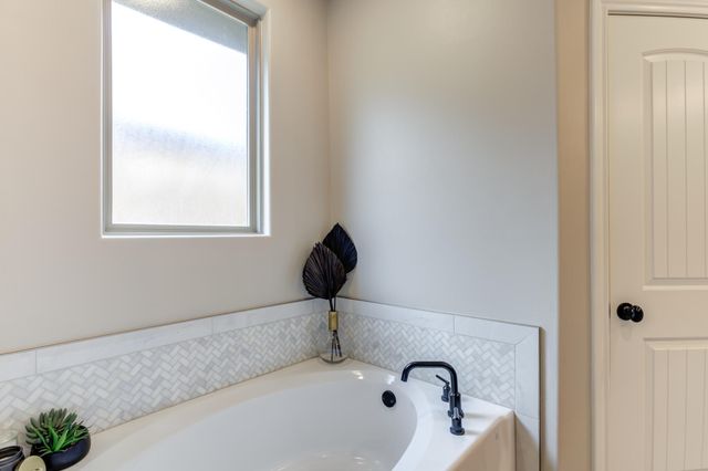 135 Calvin Drive, Wolfforth, TX 79382