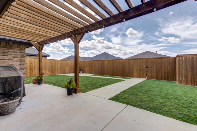 135 Calvin Drive, Wolfforth, TX 79382