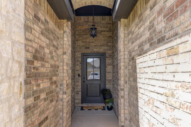 135 Calvin Drive, Wolfforth, TX 79382