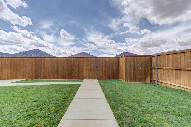 135 Calvin Drive, Wolfforth, TX 79382