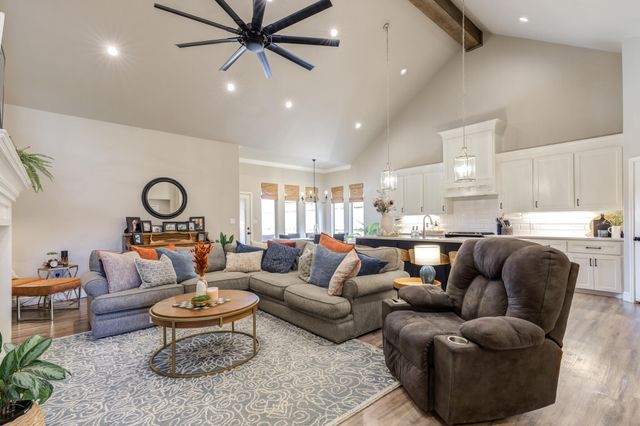 135 Calvin Drive, Wolfforth, TX 79382