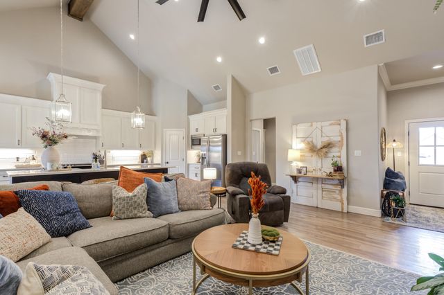 135 Calvin Drive, Wolfforth, TX 79382