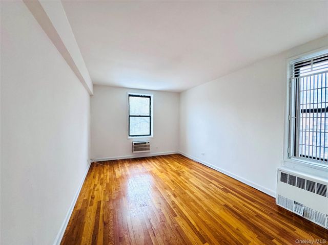 141-05 Pershing Crescent 202, Briarwood, NY 11432