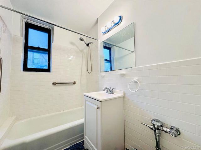 141-05 Pershing Crescent 202, Briarwood, NY 11432