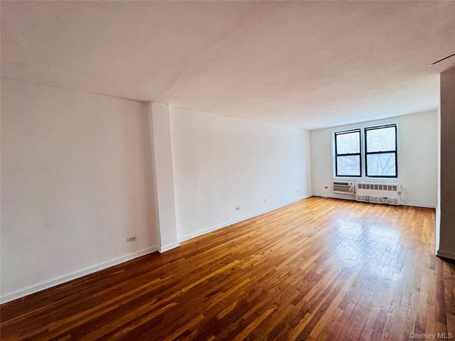 141-05 Pershing Crescent 202, Briarwood, NY 11432