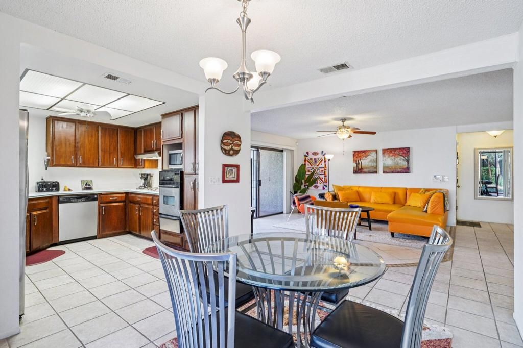 Image 5 of property listing at 3155 E Ramon Road 311, Palm Springs, CA 92264